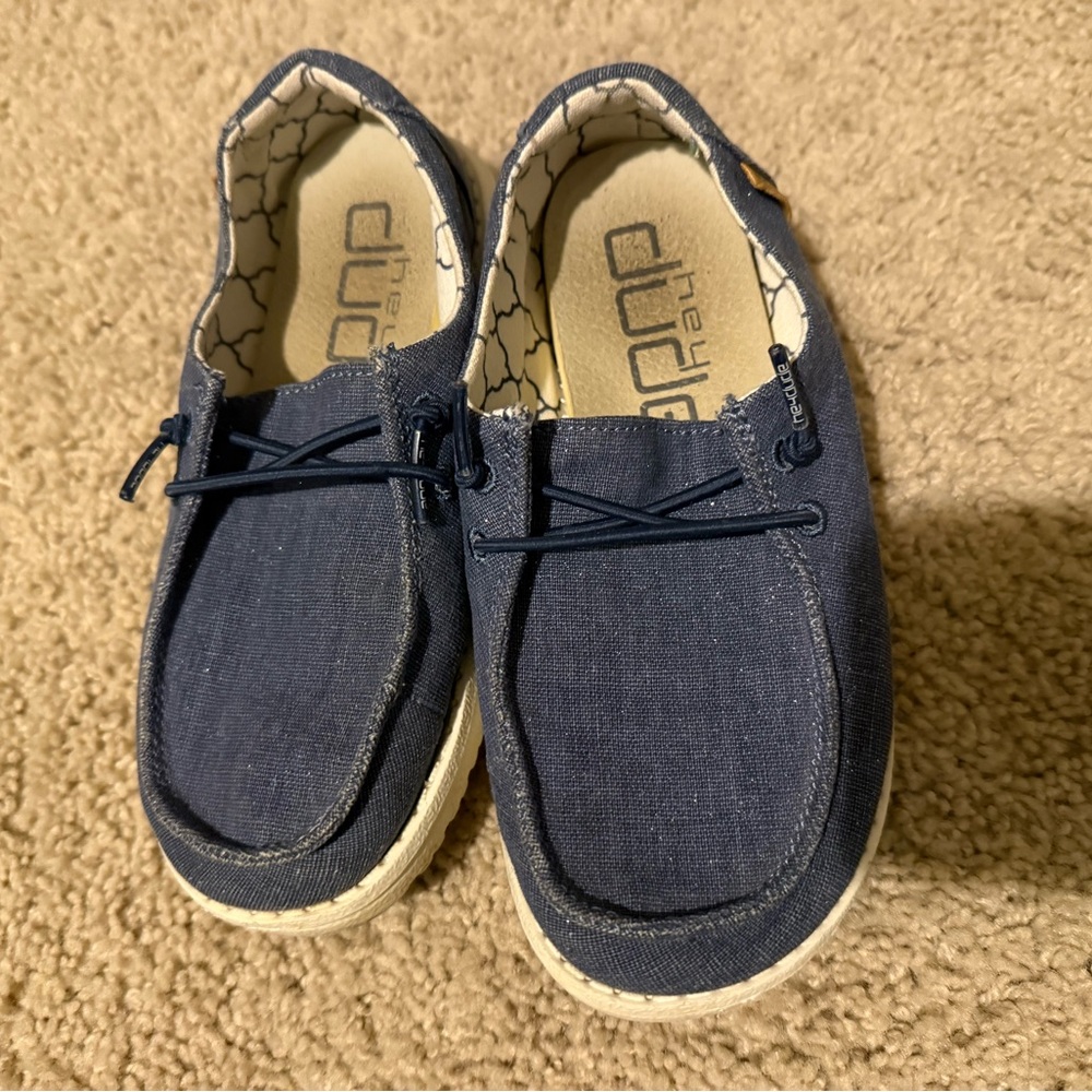 Girls Hey dudes size 12